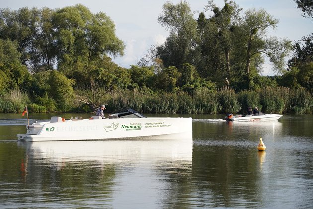 Das Elektroboot auf dem Hannah Neumann ihre Sommertour absolvierte.