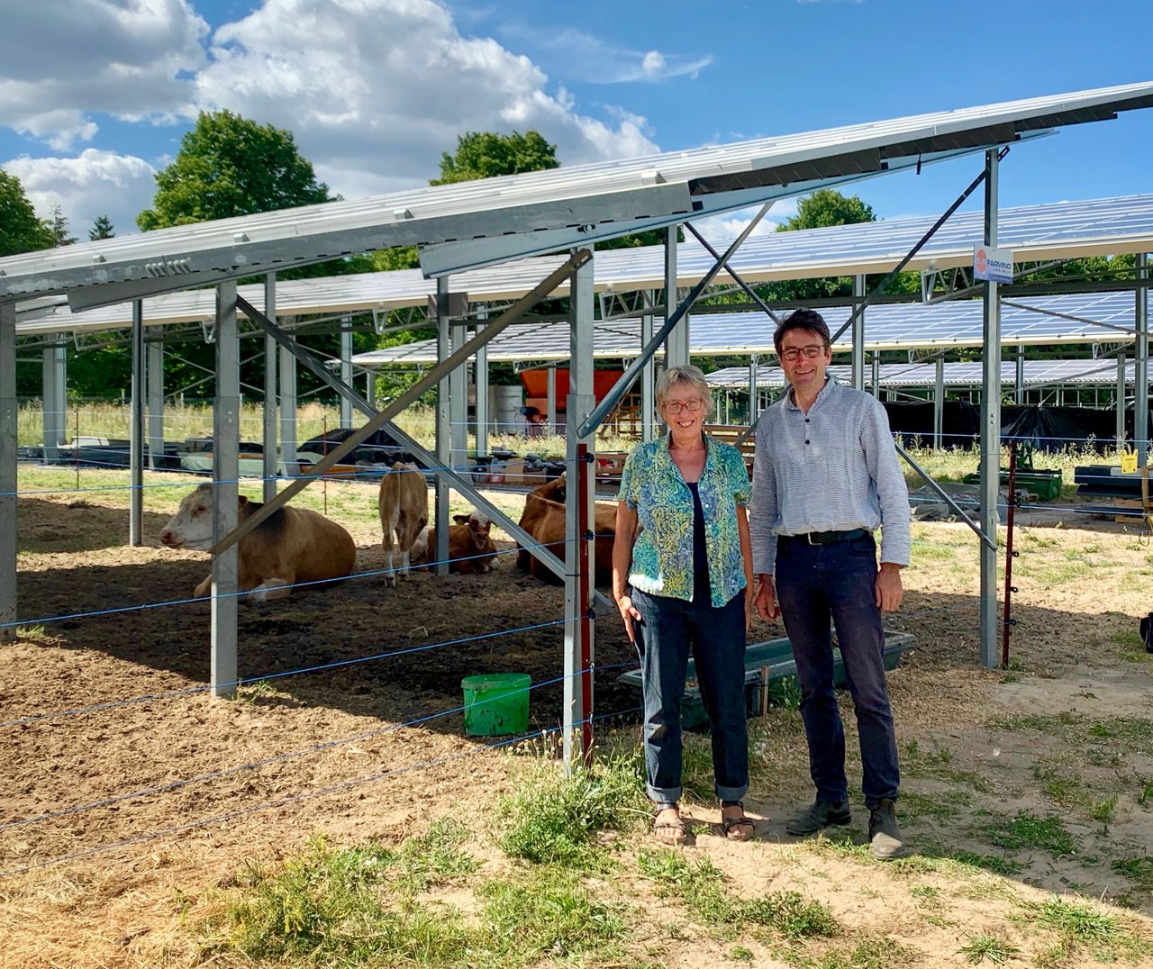 Kreistagsabgeordnete Birgit Bader und Florian Profitlich in Rathenow im Forschungs- und Innovationszentrum der SUNfarming GmbH.