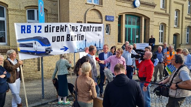 Christoph Michel, Vorsitzender der Stadtverordnetenversammlung Templin, wies auf die notwendige schnelle Bahnverbindung nach Berlin-Mitte hin, um den Zuzug nach Templin attraktiv zu machen.